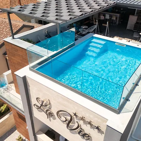 Πανσιόν Luxury Lavie 4*