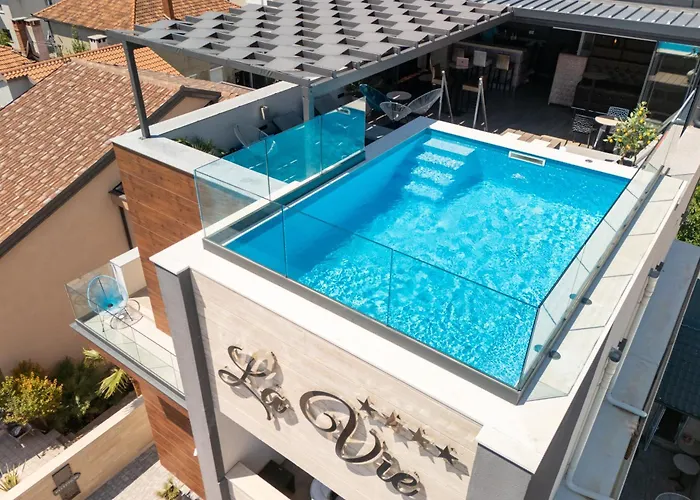 Πανσιόν Luxury Lavie 4*